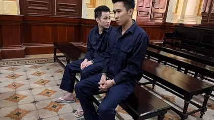 Sau “chén tạc chén thù”, đôi bạn cùng nhau lãnh án