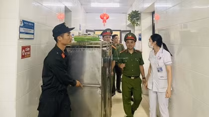 Trao hơn 300 suất cơm, cháo cho bệnh nhân hiểm nghèo