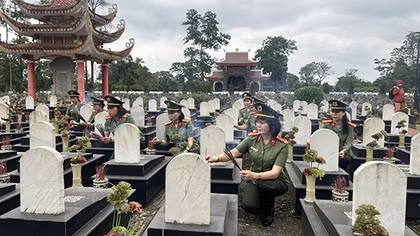 Cục Đối ngoại về nguồn, tưởng nhớ các anh hùng liệt sĩ tại Quảng Trị