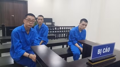 Mua bán trái phép thông tin, ba bị cáo lĩnh 19 năm tù