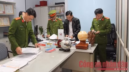 Bắt quyền trưởng phòng kiểm định xe cơ giới và hai thuộc cấp nhận hối lộ