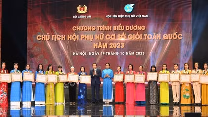 Biểu dương những tấm gương bền bỉ dệt gấm, thêu hoa, đóng góp xứng đáng cho sự phát triển của đất nước
