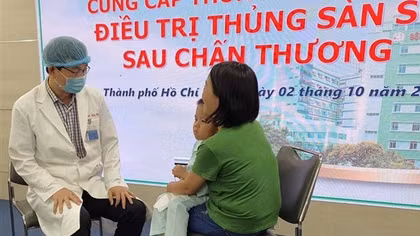 Bé trai 3 tuổi bị đũa đâm qua mũi xuyên thủng sàn sọ