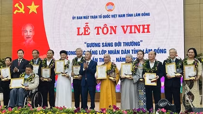 Tôn vinh 93 “Gương sáng đời thường”