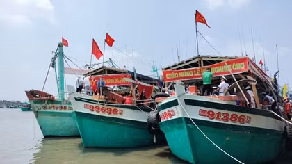 Hàng ngàn du khách tham dự Lễ hội Nghinh Ông ở Cà Mau