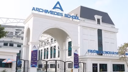 Học sinh lớp 1 bị bỏ quên trên xe đưa đón khi đi dã ngoại
