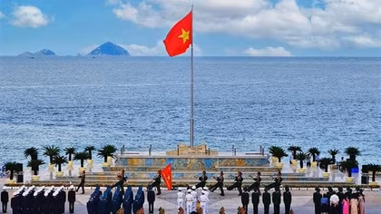 Khánh thành cột cờ Tổ quốc bên bờ biển Nha Trang