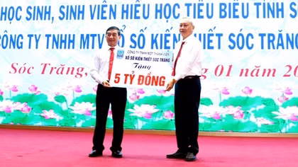 Trao trên 1,2 tỷ đổng học bổng cho học sinh, sinh viên Sóc Trăng