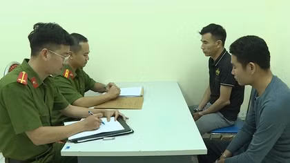 Thấy nhà dân san ủi đất, phóng viên giả cán bộ tài nguyên đe dọa, “đòi quà”