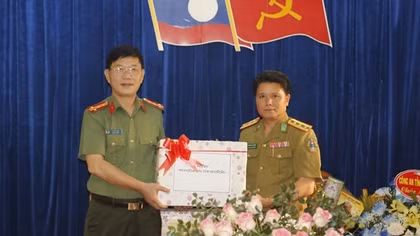 Công an tỉnh Nghệ An chúc Tết Bunpimay Công an 3 tỉnh nước bạn Lào