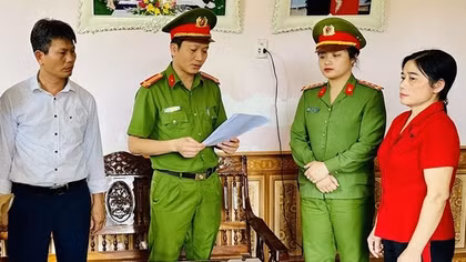 Bà chủ thông báo vỡ hụi, 100 người điêu đứng