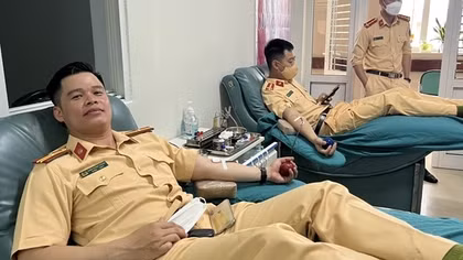 CSGT hiến máu cứu giúp bệnh nhân ung thư