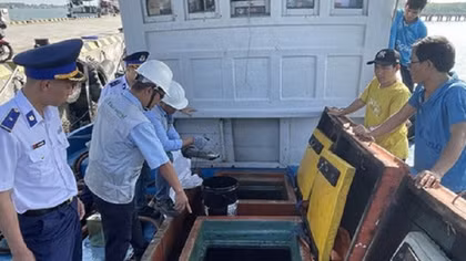 Phát hiện tàu chở 25.000 lít dầu DO không rõ nguồn gốc