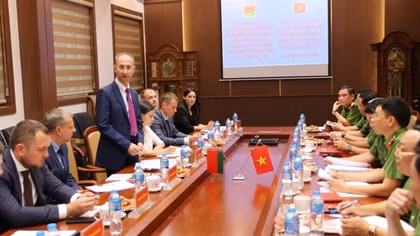 Đoàn công tác Bộ Tình trạng khẩn cấp Belarus thăm và làm việc tại Trường Đại học PCCC