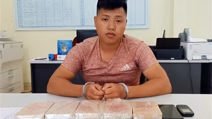 Bị bắt cùng 5 bánh heroin ở Lóng Luông