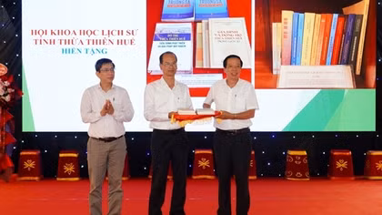 “Thư viện cổ” tại Huế tiếp nhận nhiều hiện vật sách, báo có giá trị lịch sử