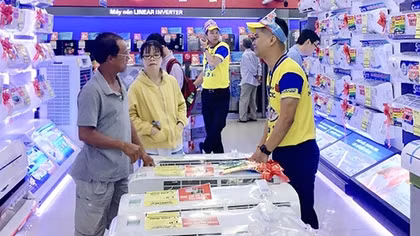 Sôi động thị trường sản phẩm chống nóng tại Hà Nội