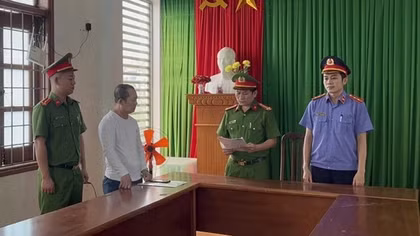 Khởi tố Phó Tổng giám đốc bán máy múc của công ty để chiếm đoạt