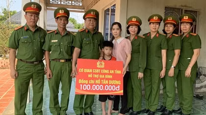 Hỗ trợ gia đình Thiếu tá Hồ Tấn Dương hy sinh khi làm nhiệm vụ