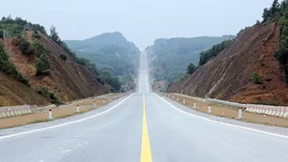 Hàng loạt bất cập tiềm ẩn nguy cơ mất an toàn trên cao tốc