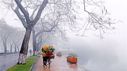 Hà Nội nhiệt độ tăng nhẹ, Trung Bộ, Tây Nguyên và Nam Bộ đều có mưa rào rải rác