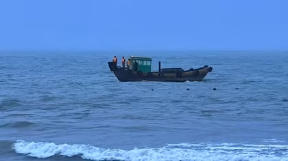 Tìm thấy thi thể du khách 17 tuổi bị sóng biển cuốn trôi