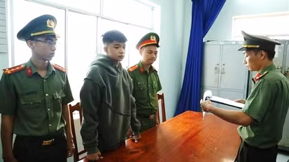 Mang tiền án giết người còn mua súng…. phòng thân