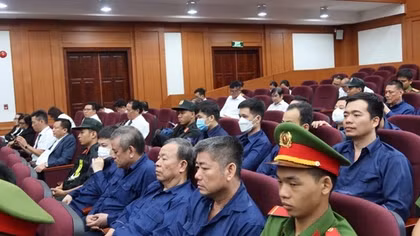 Vụ buôn lậu 200 triệu lít xăng - lấy lỗi lầm của bị cáo làm bài học