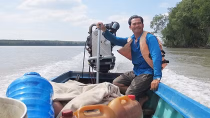 Những “Robinson” giữ rừng ngập mặn