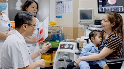 Cứu bé gái 3 tuổi bị khối u khổng lồ xâm lấn lên não, đe doạ tính mạng