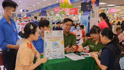 Đẩy mạnh ứng dụng hệ thống Cơ sở dữ liệu quốc gia về dân cư trong cải cách hành chính