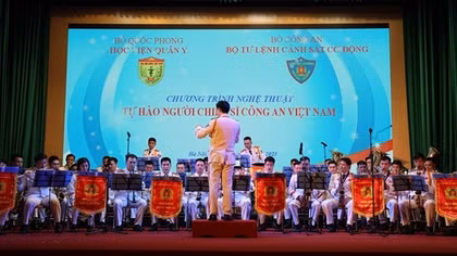 Đoàn Nghi lễ CAND biểu diễn phục vụ cán bộ chiến sĩ Học viện Quân y