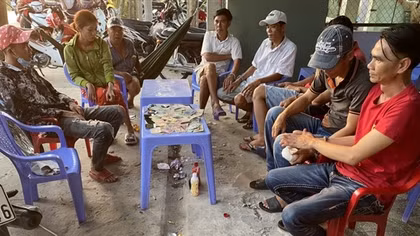 34 con bạc tụ tập trong 2 quán cà phê không tên để đá gà qua mạng