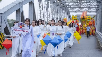 Sôi động lễ hội đường phố tại Festival Nghề truyền thống Huế