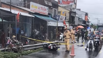 Nam thiếu niên lái xe máy tông chết người trên Quốc lộ 53