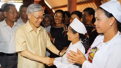 Giương cao ngọn cờ đại đoàn kết toàn dân tộc, xây dựng đất nước giàu mạnh