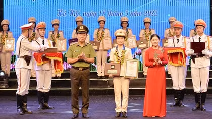Hoa nở miền Ban trắng