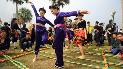 Chấn hưng văn hoá bắt đầu từ đâu?