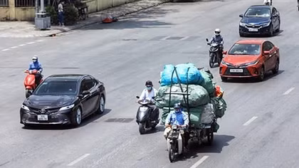 Hà Nội nắng nóng, mưa to khắp Trung và Nam Bộ
