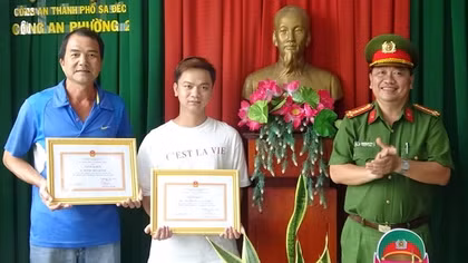 Khen thưởng 5 cá nhân tham gia truy bắt tội phạm trộm cắp và cướp tài sản