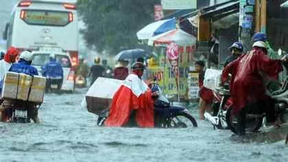 Mưa tầm tã từ Nghệ An đến Quảng Ngãi