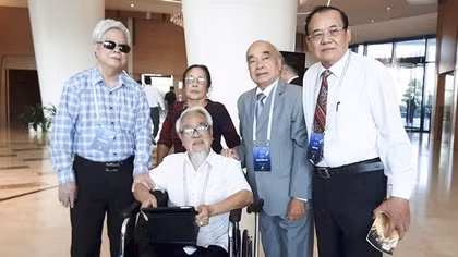 Những cụ già ngụ ở Đồi Rồng
