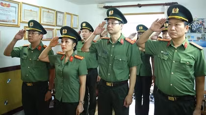 Món quà nghĩa tình gửi tặng gia đình các liệt sĩ