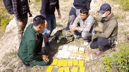 Nhận 20 triệu đồng "tiền công" để vận chuyển 12 bánh heroin và 54.000 viên ma túy