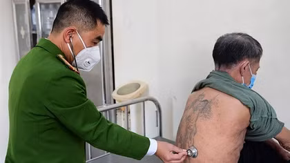 Bác sĩ trại giam, những hy sinh thầm lặng