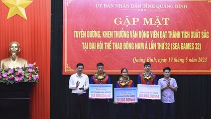 Quảng Bình khen thưởng các VĐV đạt thành tích xuất sắc tại SEA Games 32.