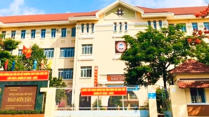 Thông tin mới vụ "thầy Phó Hiệu trưởng bị tố tát học sinh thủng màng nhĩ"