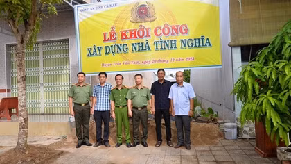 Khởi công xây dựng nhà tặng nhân chứng tham gia Kế hoạch phản gián CM12