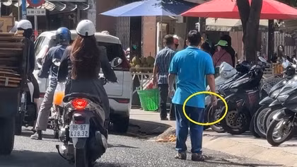 Khách không thắt dây an toàn trên taxi, bị tài xế đâm