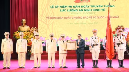 Thủ tướng dự kỷ niệm 70 năm Ngày truyền thống lực lượng An ninh kinh tế